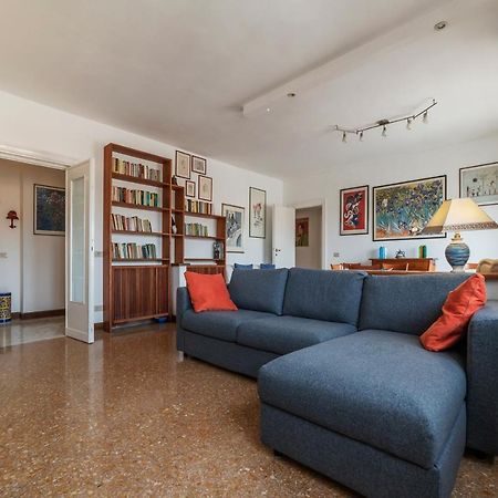 Roomy And Bright Apartment With Terrace Rome Exterior photo