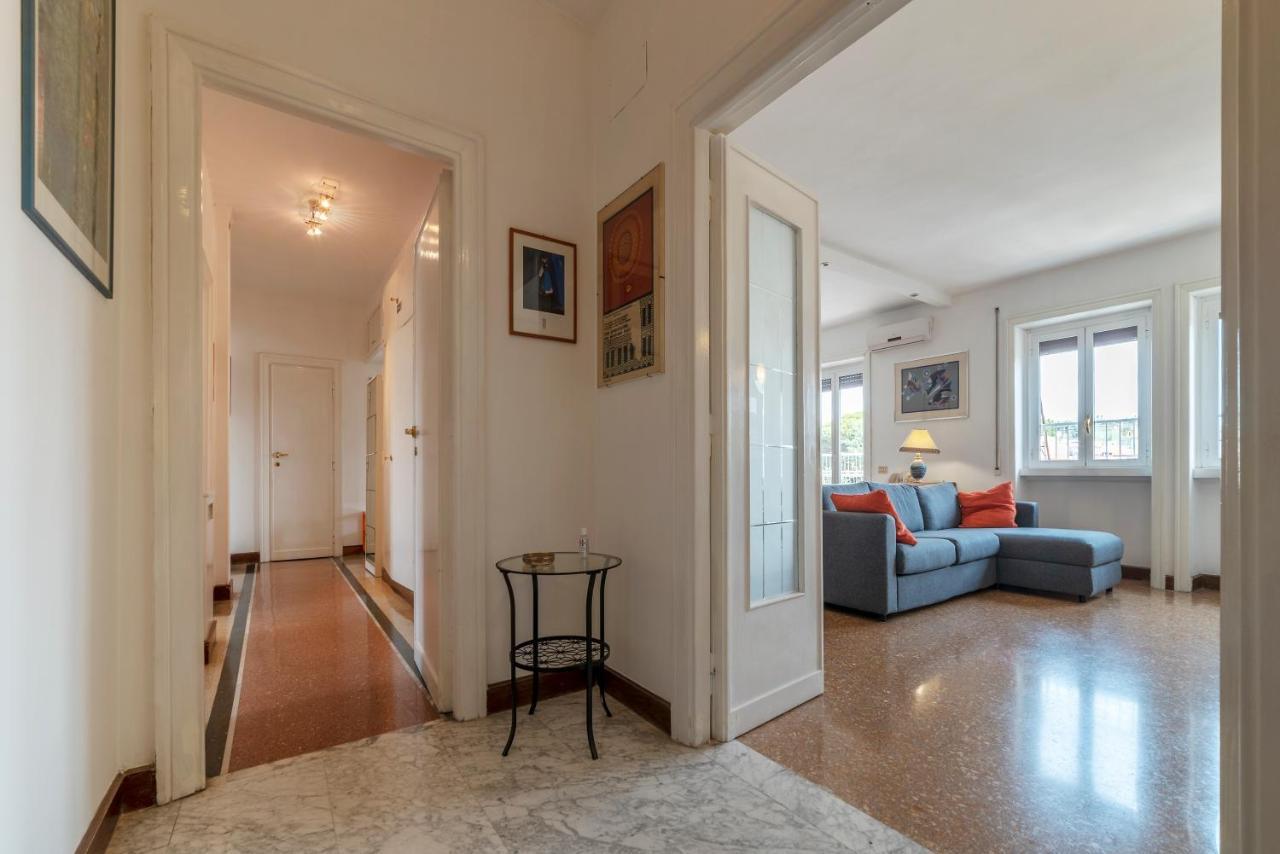 Roomy And Bright Apartment With Terrace Rome Exterior photo