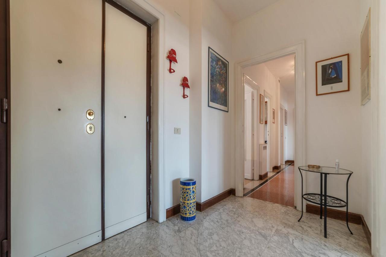 Roomy And Bright Apartment With Terrace Rome Exterior photo