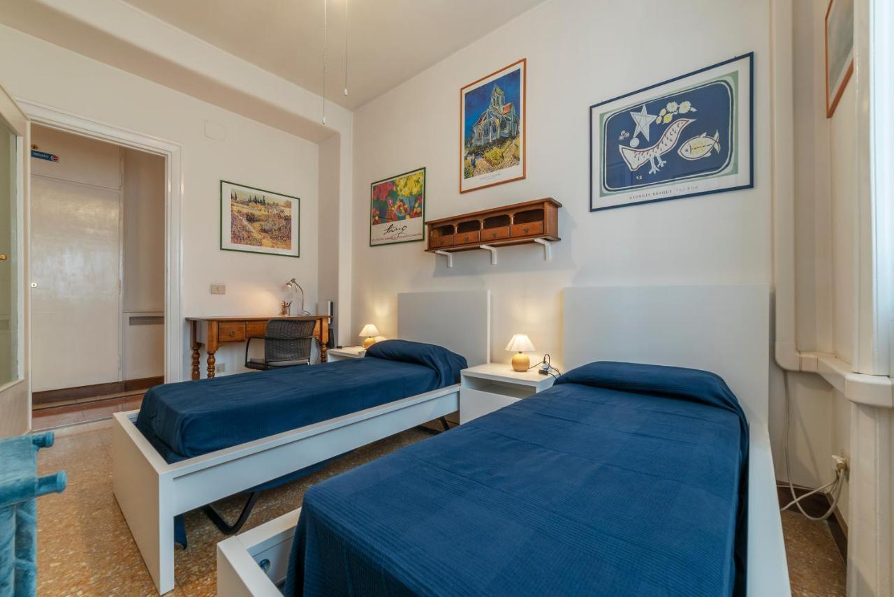 Roomy And Bright Apartment With Terrace Rome Exterior photo