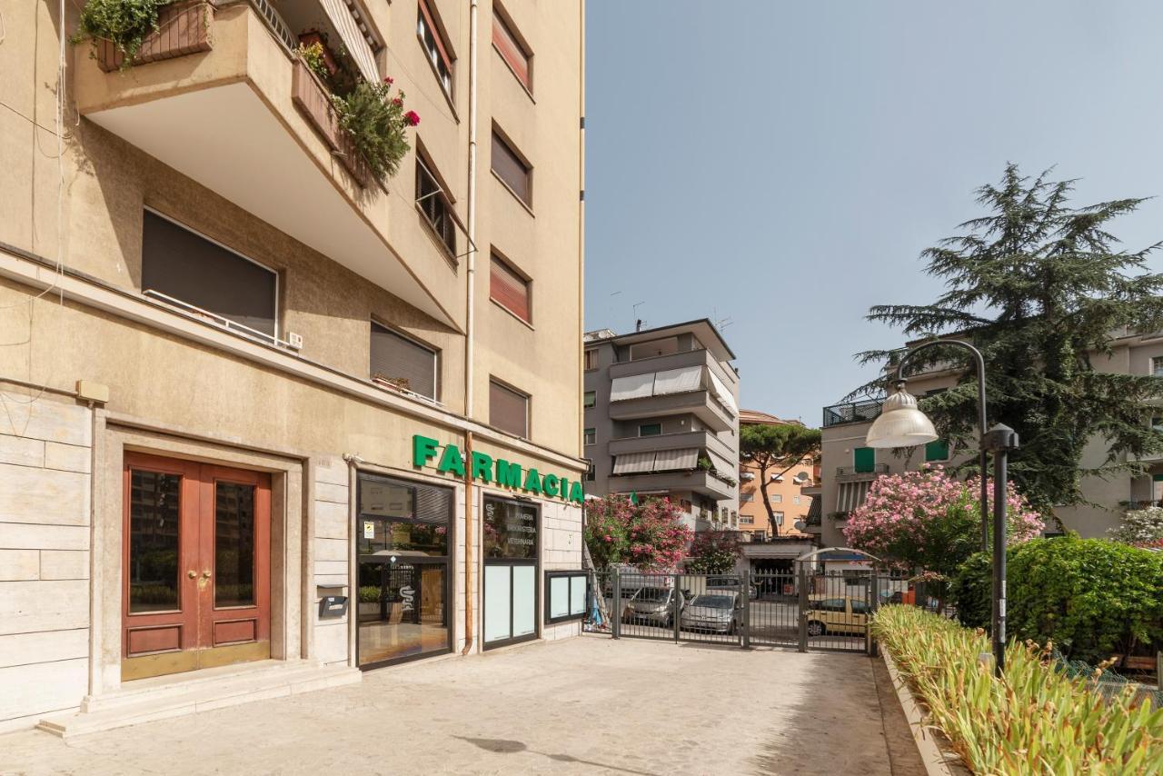 Roomy And Bright Apartment With Terrace Rome Exterior photo