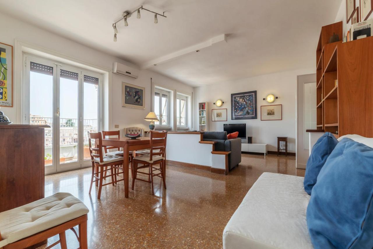 Roomy And Bright Apartment With Terrace Rome Exterior photo