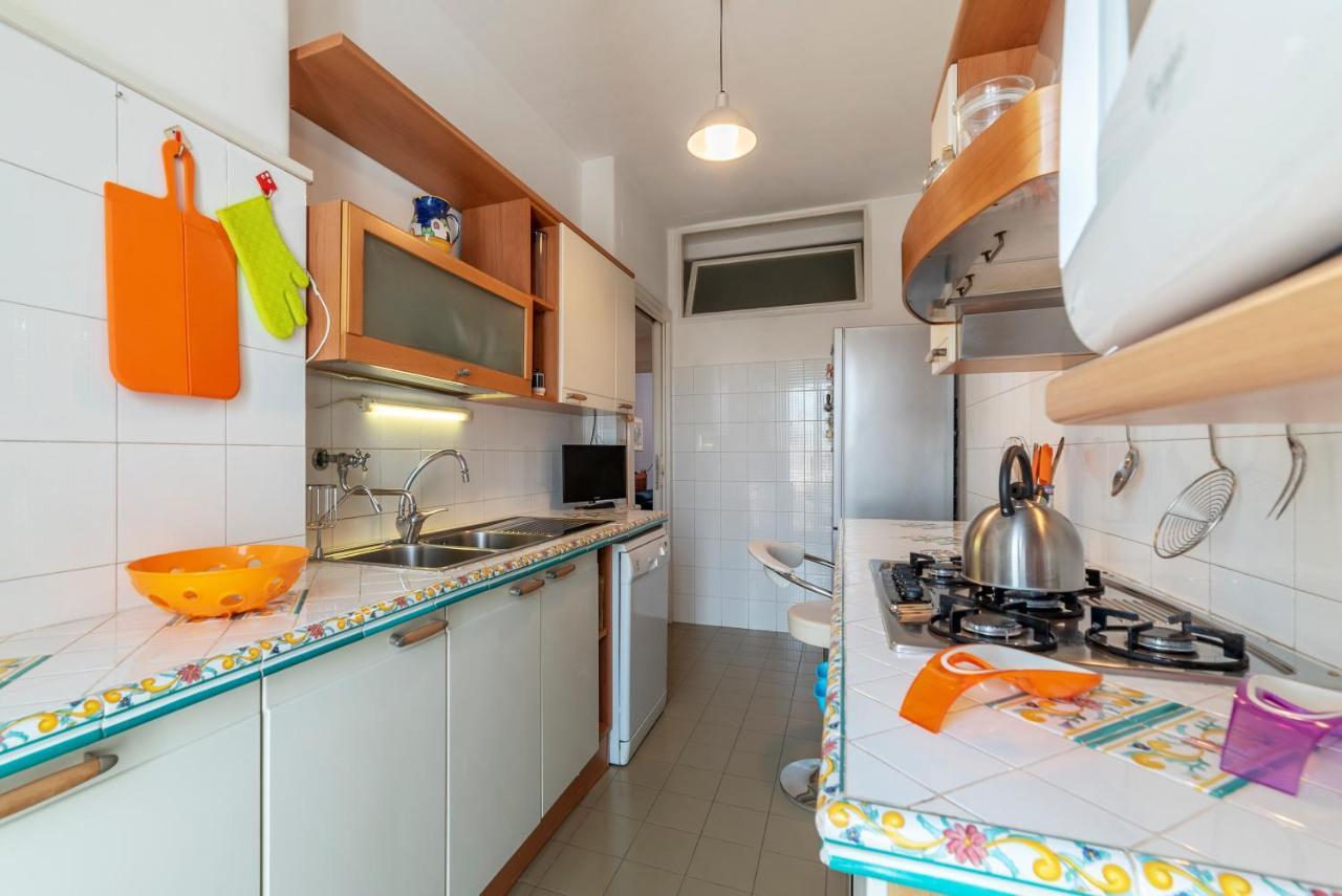Roomy And Bright Apartment With Terrace Rome Exterior photo