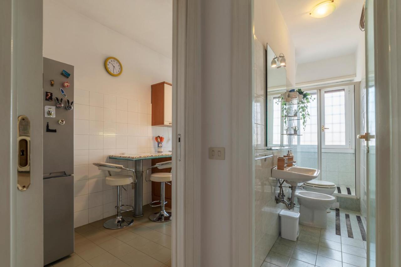 Roomy And Bright Apartment With Terrace Rome Exterior photo